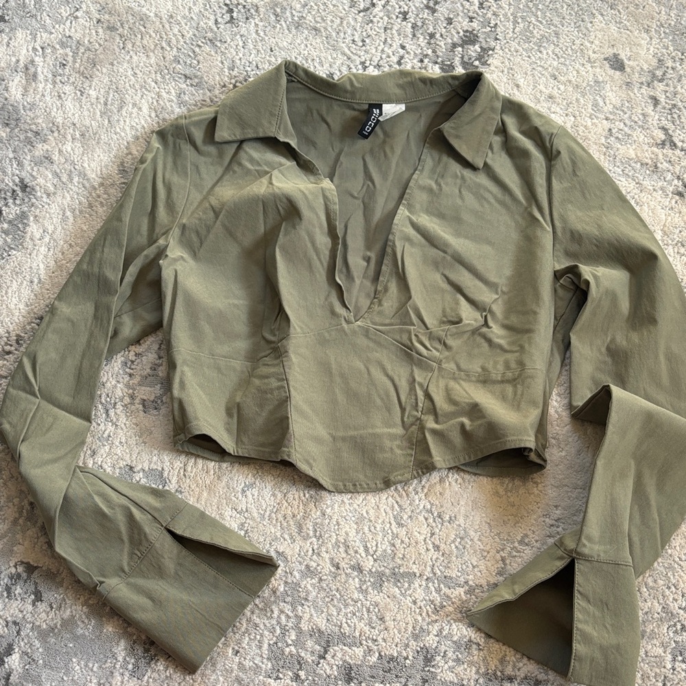 H&M Divided Khaki Crop Top